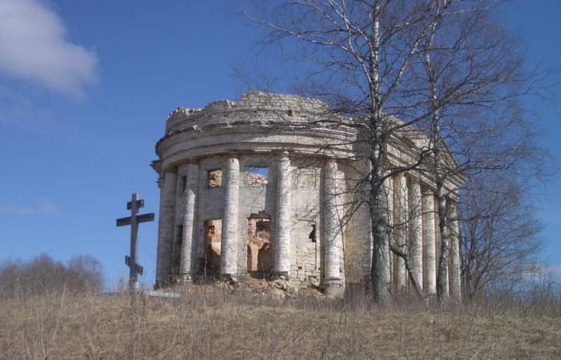 Развалины церкви в деревне Пятая Гора  12.04.2008.