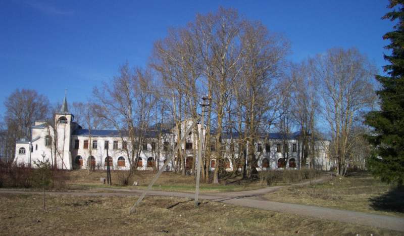 Усадьба Рерихов в Изваре. Школа. 12.04.2008.